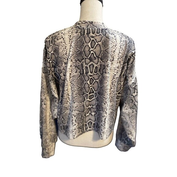 Bershka Womens Top Shirt Snake Print Long Sleeve Dolman Sleeves Size Small - Picture 4 of 7